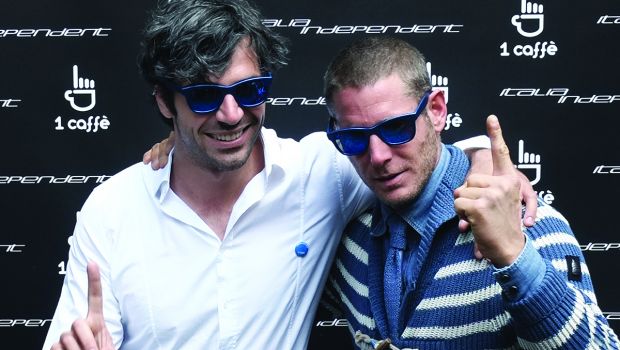 Italia Independent e 1 Caffè Onlus: Luca Argentero e Lapo Elkann insieme con una unique edition