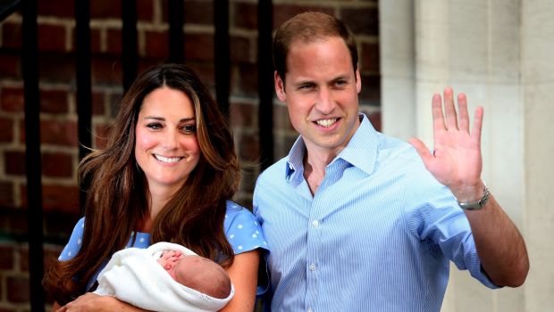 Kate Middleton mamma: Kate e William presentano il Royal Baby, tutte le foto