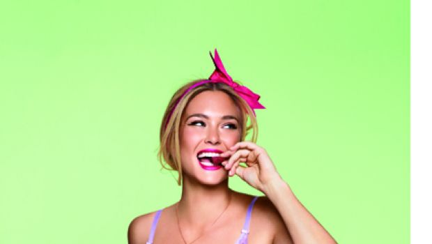 Tendenze Moda Estate 2013: Bar Refaeli interpreta la lingerie pin up di Passionata