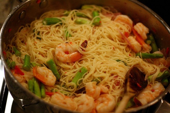 La pasta con asparagi e gamberi