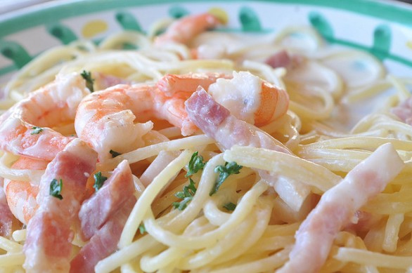 La ricetta veloce della pasta con gamberetti e panna