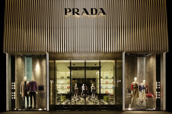 Prada apre il primo freestanding store nel lussuoso quartiere Shinsaibashi a Osaka
