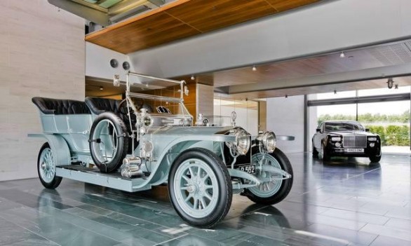 Rolls Royce accoglie Silver Dawn presso la sede di Goodwood