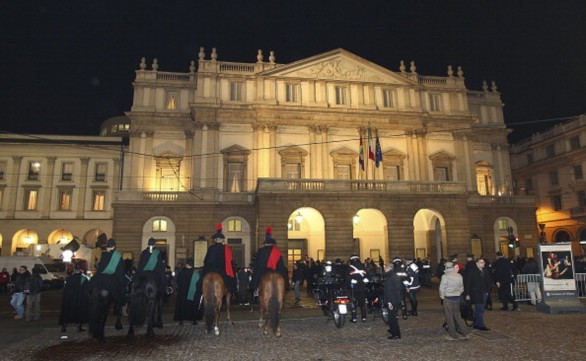 La Scala di Milano apre le porte alla moda di lusso