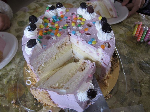 Torta gelato fatta in casa con o senza pan di Spagna