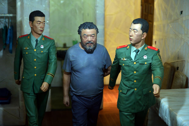 Ai Weiwei sul processo a Bo Xilai: fiction e spettacolo