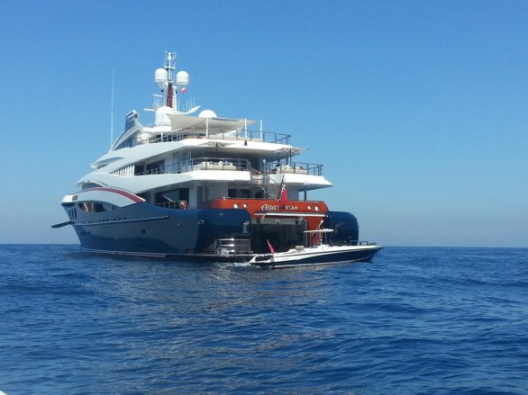 Yacht di lusso Anastasia nella splendida magia di Capri
