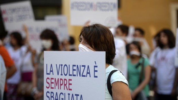 Femminicidio e violenza sulle donne: il governo approva la legge
