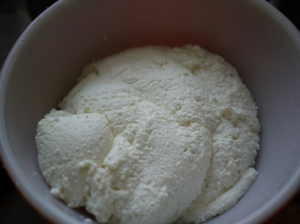 La ricetta del gelato alla ricotta con canditi