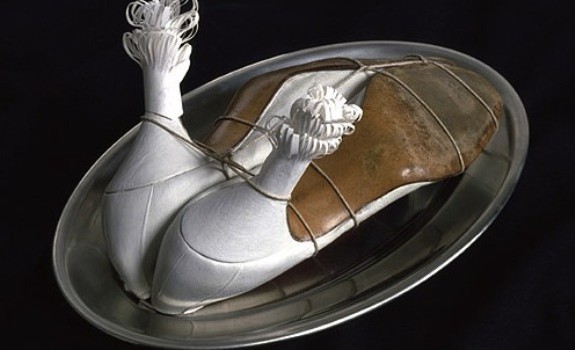 Meret Oppenheim in mostra a Berlino: idee “abbigliate” per opere d’arte da sogno