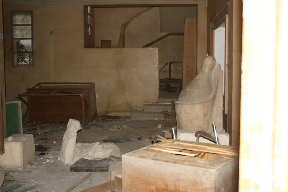 Foto del saccheggio al museo Malawi in Egitto