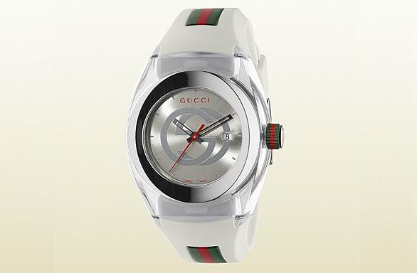 Orologio della linea Gucci Sync per vivere l’estate con classe