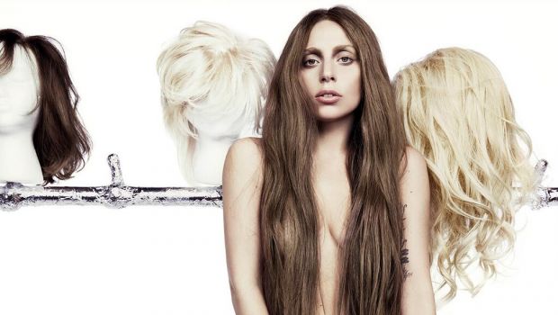 Lady Gaga Applause: l&#8217;audio, il video &#8220;Lady Gaga is over&#8221;, le foto in abiti Saint Laurent