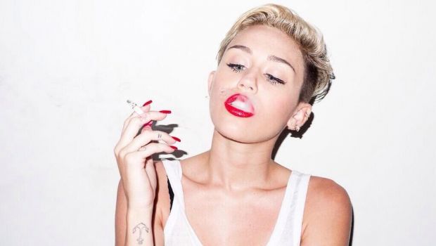 Miley Cyrus Terry Richardson: sigarette, Twerk e linguaccia, la star di Disney è cresciuta