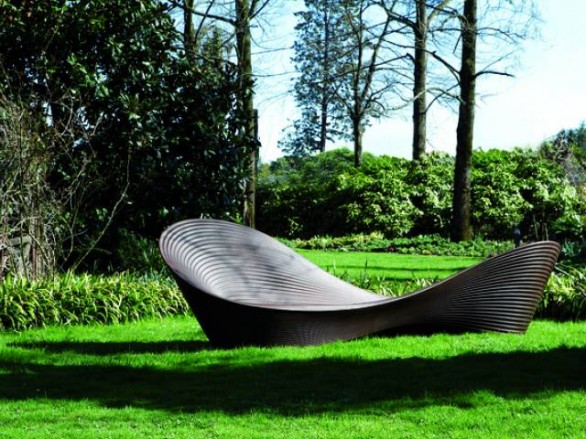 Folly design Ron Arad, panca artistica adatta alle ville di lusso