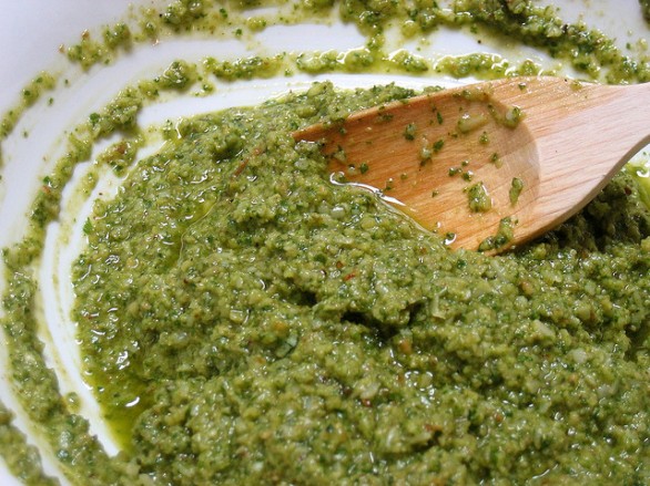 Come fare il pesto di rucola con la ricetta veloce