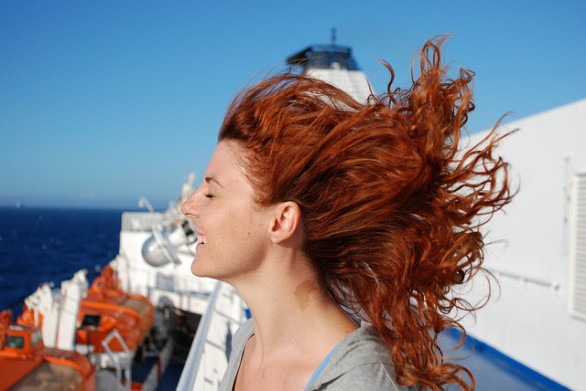 Proteggere i capelli dal sole con gli oli biologici