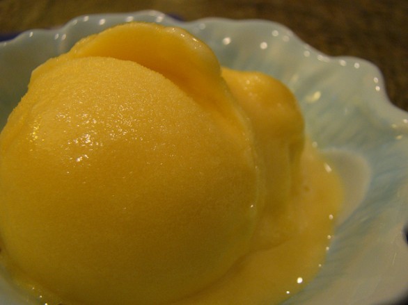 La ricetta del sorbetto all’ananas, leggero e rinfrescante