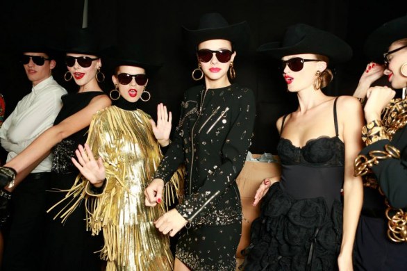 La sfilata primavera estate 2014 di Moschino al Milano Moda Donna, 30 anni di passione e ironia