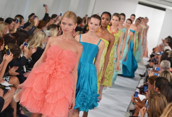 La sfilata di Oscar de la Renta per la primavera estate 2014 alla New York Fashion Week