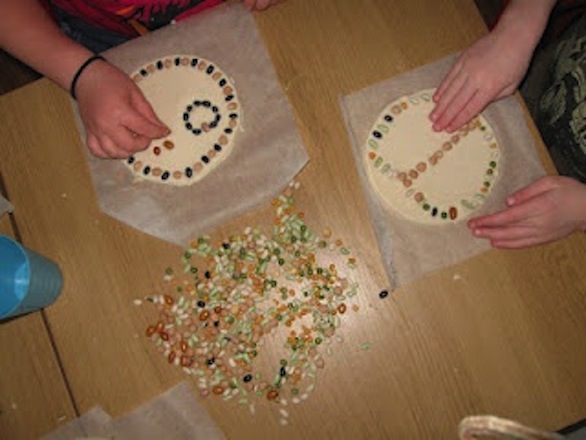 I quadretti di pasta di sale fatti con legumi secchi e pasta