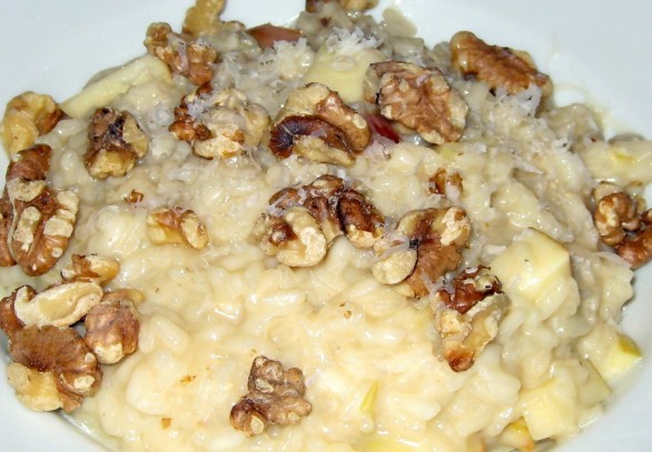 Come fare il risotto con noci e pere per il pranzo della domenica