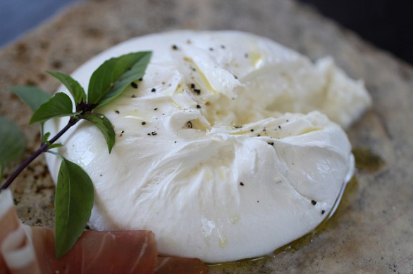 La pasta con la burrata, ecco la ricetta originale