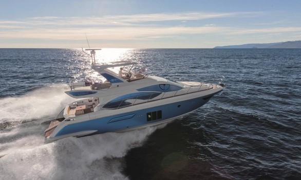 Azimut 54, uno yacht compatto con doti convincenti