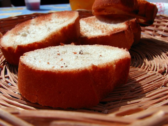 Come fare i crostini per la zuppa di pesce o di verdure