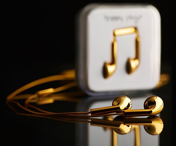 Auricolari in oro per iPhone a prezzo da paperoni