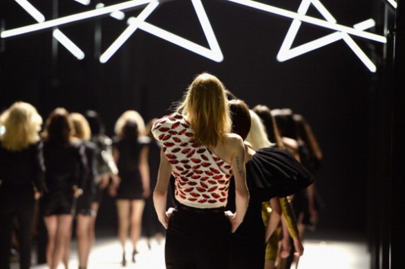 La sfilata di Saint Laurent Paris alla Paris Fashion Week primavera-estate 2014