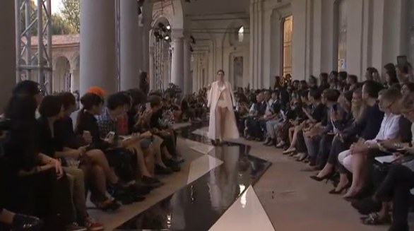 Alle sfilate di Milano per la primavera-estate 2014 la donna di Trussardi