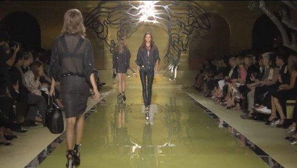 Milano Moda Donna primavera-estate 2014, il lusso basic e rock di Versace
