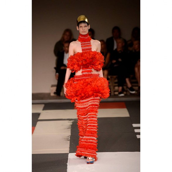 La collezione di Alexander McQueen primavera-estate 2014 al Paris Fashion Week