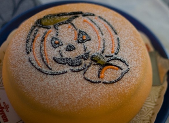 La torta di Halloween con la pasta di zucchero