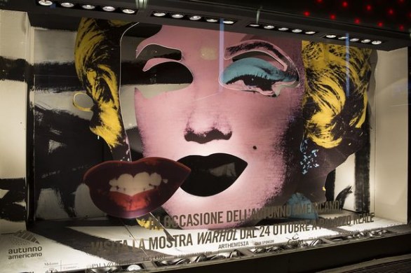 Andy Warhol a Milano conquista anche le vetrine de La Rinascente