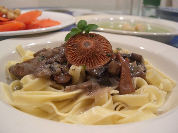 Come fare la crema di funghi, condimento per la pasta e la carne