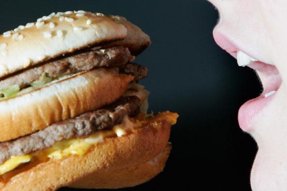 Ecco cosa mangiare con il colesterolo alto e quali cibi evitare