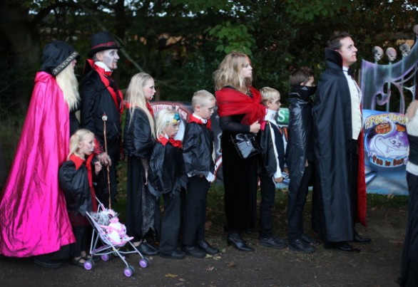 Tanti costumi di Halloween fai da te per uomo, donna e bambini