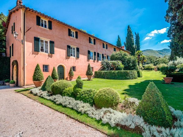 Villa Massei: villa di lusso a Massa Macinaia, in provincia di Lucca