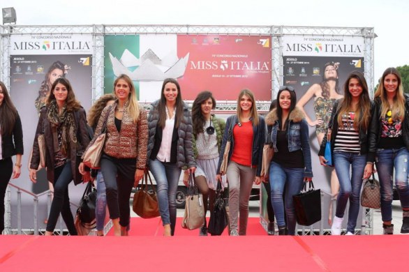 Miss Italia 2013, a Jesolo le aspiranti reginette di bellezza