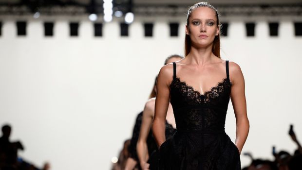 Paris Fashion Week Settembre 2013: il pizzo sontuoso e sensuale di Elie Saab, la collezione PE 2014