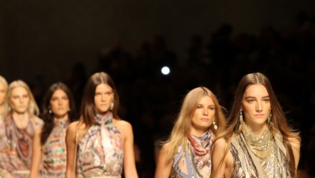 Etro, la collezione primavera estate 2014: il decorativismo esotico, le foto della sfilata