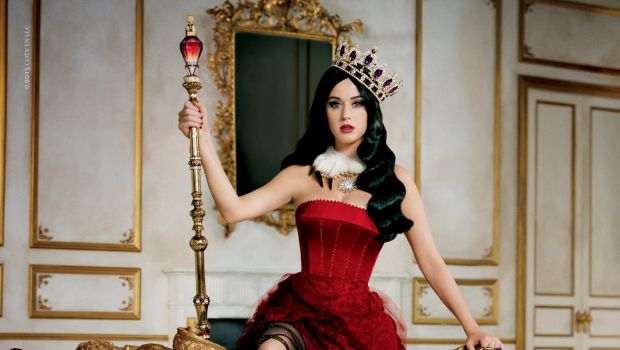 Katy Perry Killer Queen profumo: la campagna pubblicitaria, lo spot, il backstage e le foto