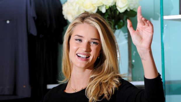 Rosie Huntington-Whiteley for Autograph: la nuova collezione presentata da Marks &#038; Spencer a Londra