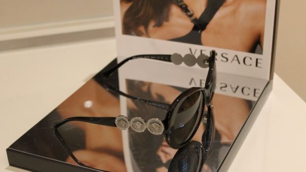 Versace, occhiali da sole e da vista: la collezione primavera estate 2014, le foto