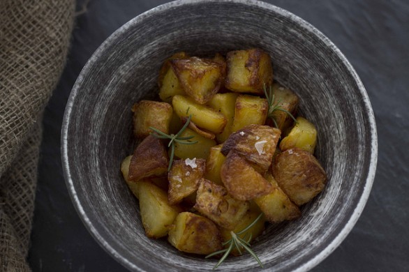 Patate al forno, la ricetta e come farle croccanti