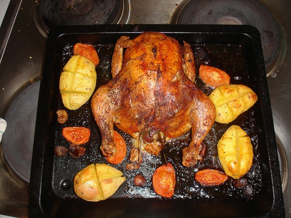 La ricetta del pollo ripieno al forno per il pranzo della domenica