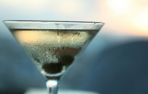 Il cocktail Martini, la ricetta nella versione bianca e rossa