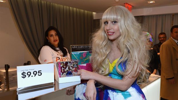 H&#038;M Times Square New York: Lady Gaga inaugura il nuovo store nella grande mela, le foto